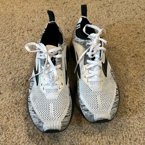 Brooks Levitate sneakers